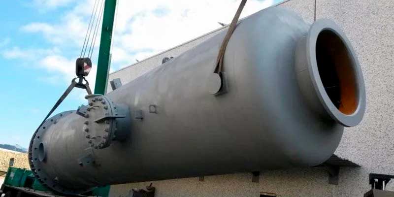 serbatoio-a-pressione-montaggio-su-impianto-chimico-industriale