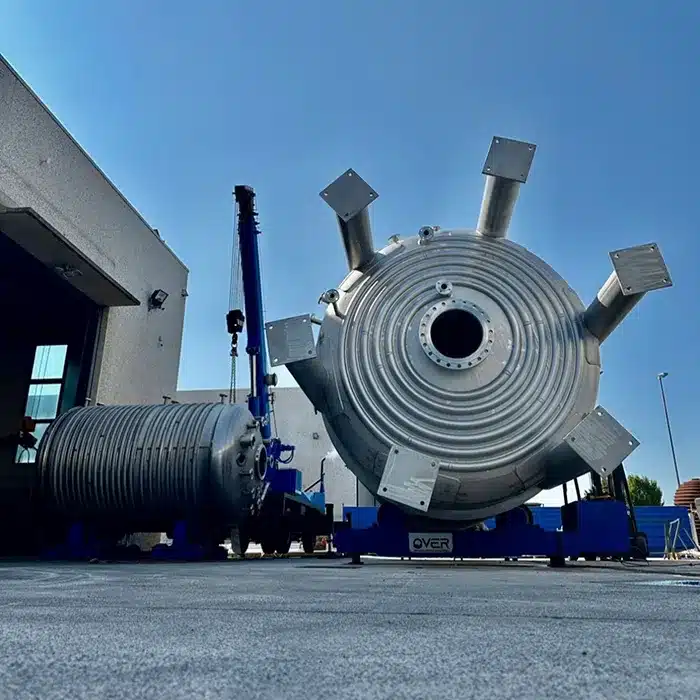 Cisterne-per-la-raccolta-di-materiale-industria-chimica-farmaceutica-alimentare