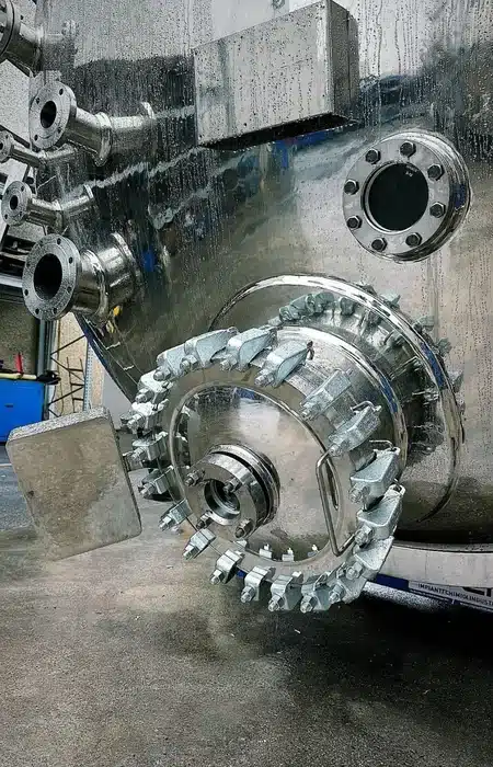 dettaglio-flange-reattore-industriale