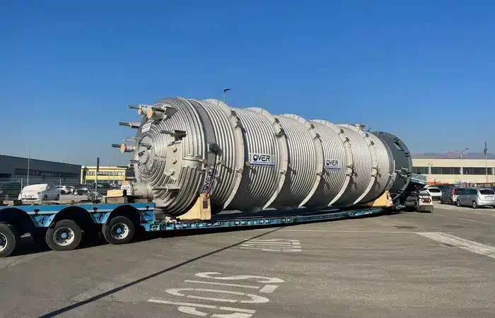 industrial-reactor-160-m3-loaded-on-truck
